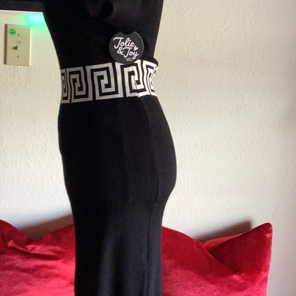 Jolie & Joy Little Black Dress. - Picture 4 of 7